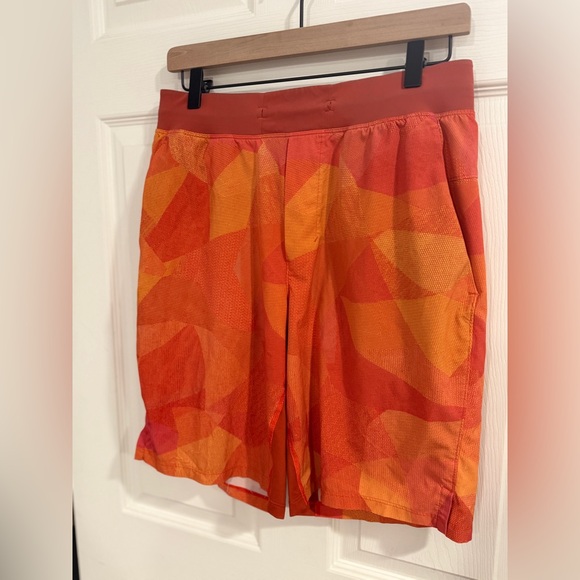 Lululemon Men’s Pace Breaker Shorts Orange Geometric Print Size M - Picture 4 of 12